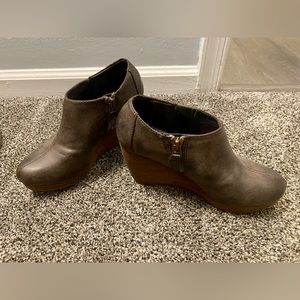 Dr. Scholl’s True Comfort wedge booties
